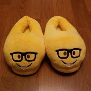 Smiley Face Plush Yellow Slippers - sz 8/9